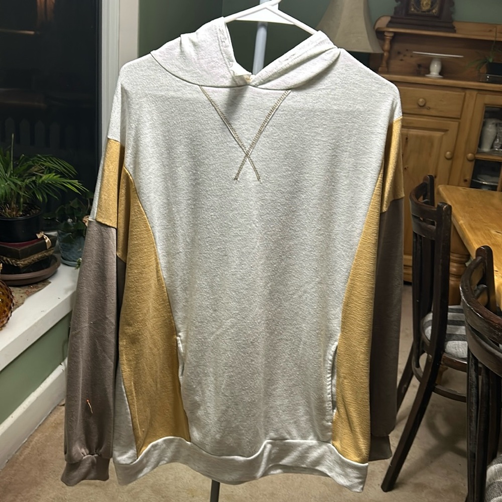 J29.    Athletic leisure hoodie